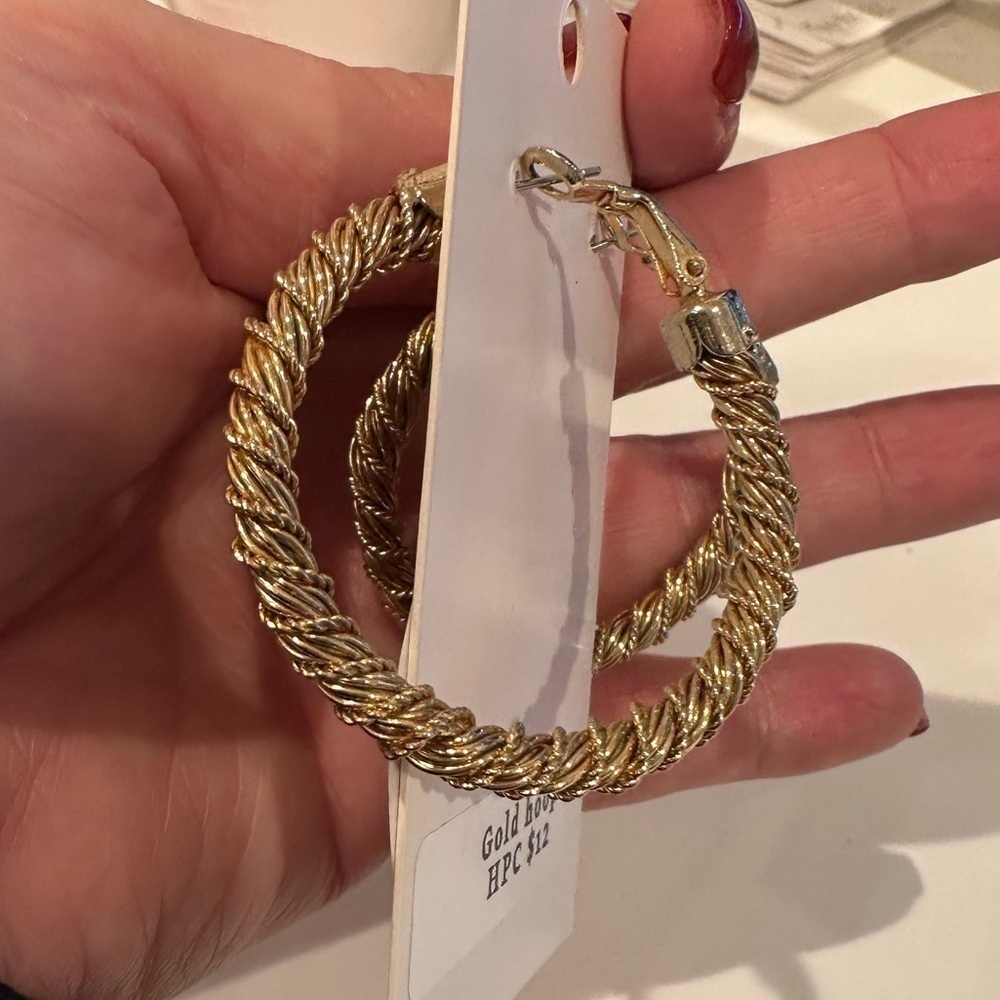 Large fun gold hoop earrings, clip - Picture 2 of 8